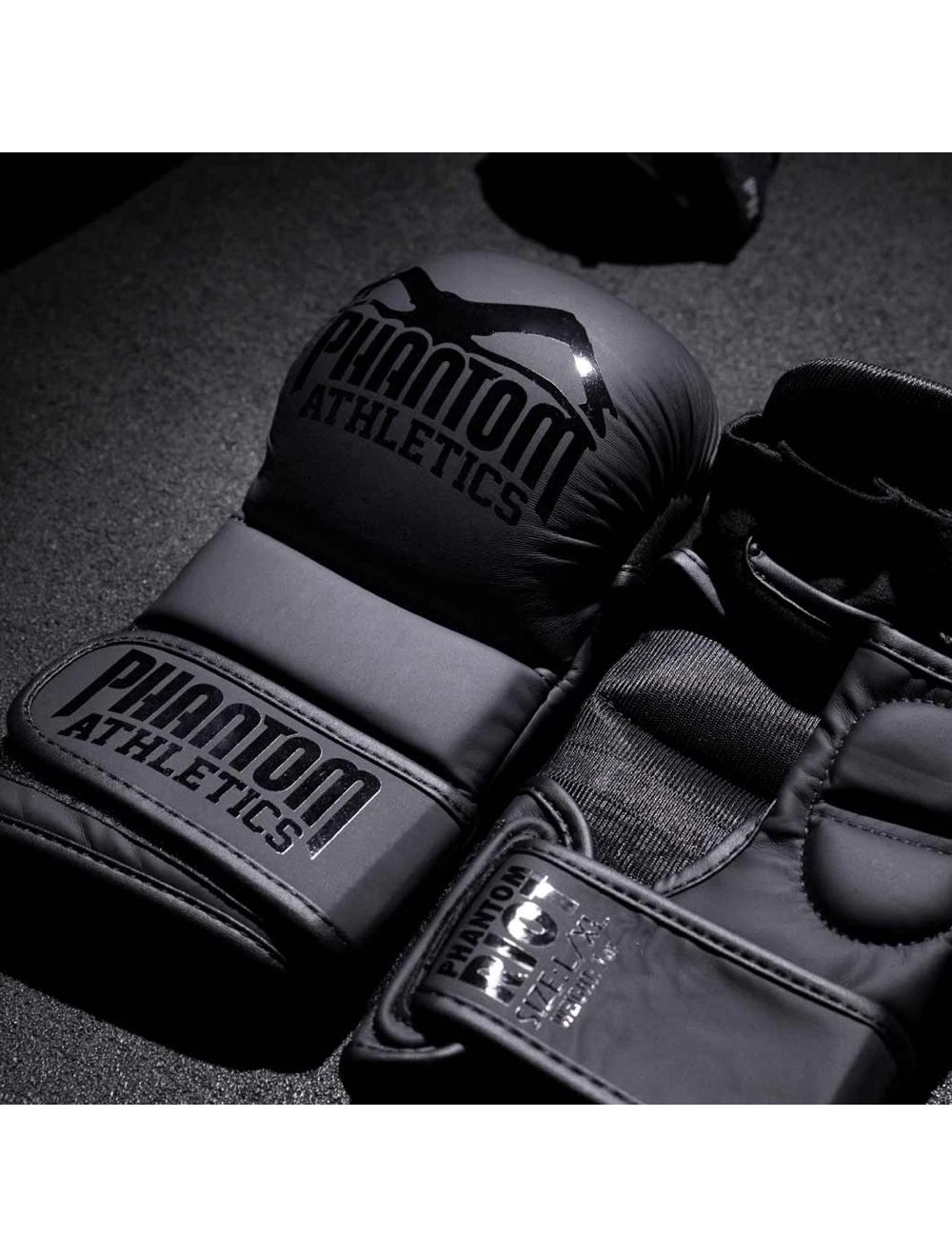 Phantom MMA Gloves Riot Blackout Edition